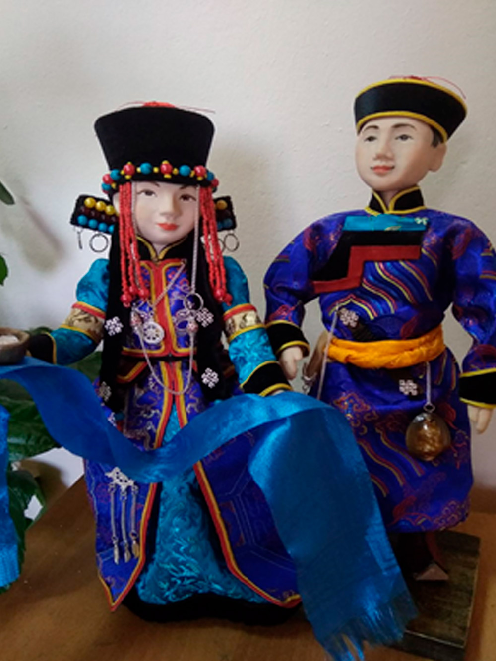 Сувенирные
  куклы в традиционной одежде из полимерной глины
  
  
  Материал: глина,
  текстиль, шитье, лепка, роспись