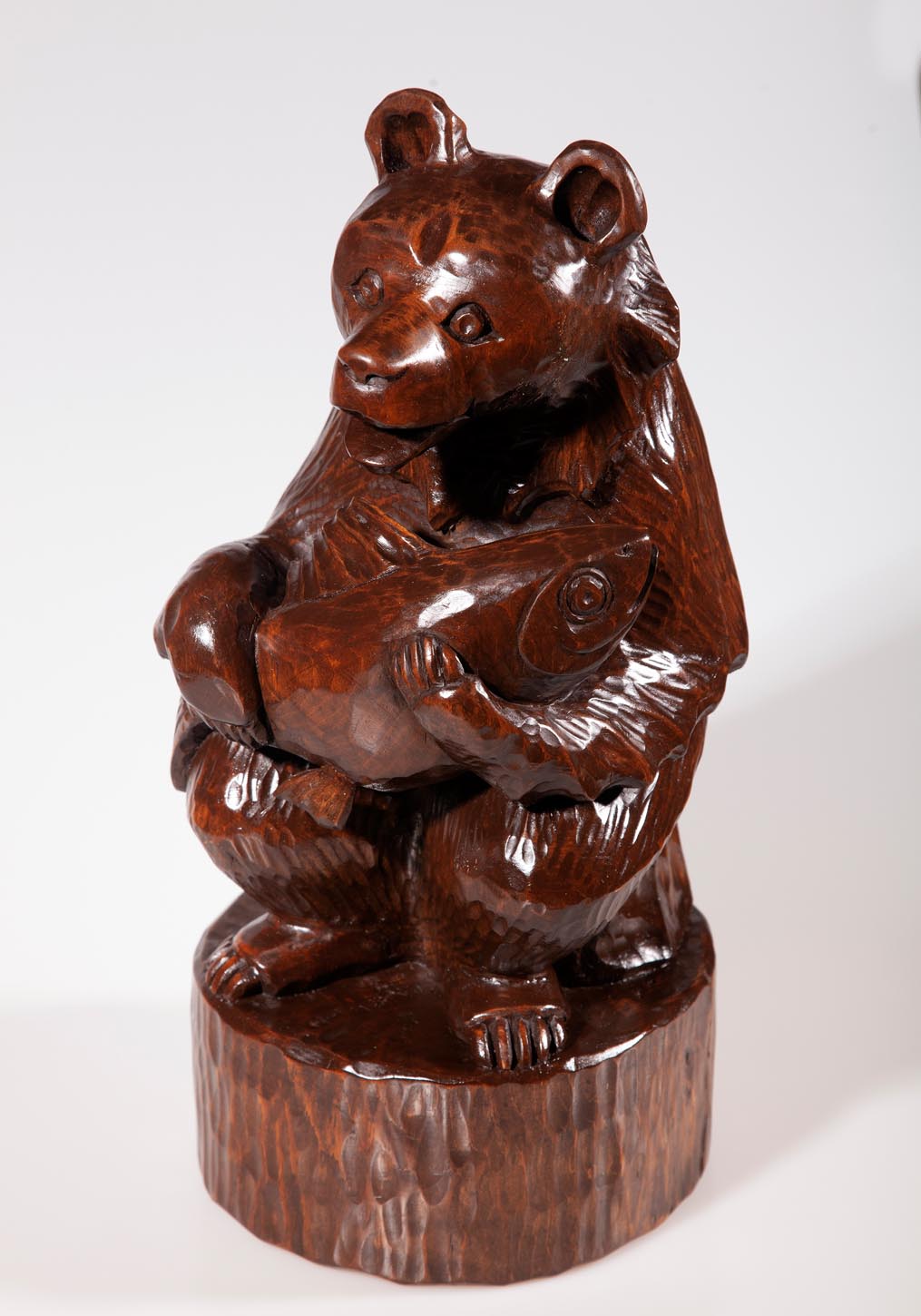 Скульптура
«Медведь рыбак»