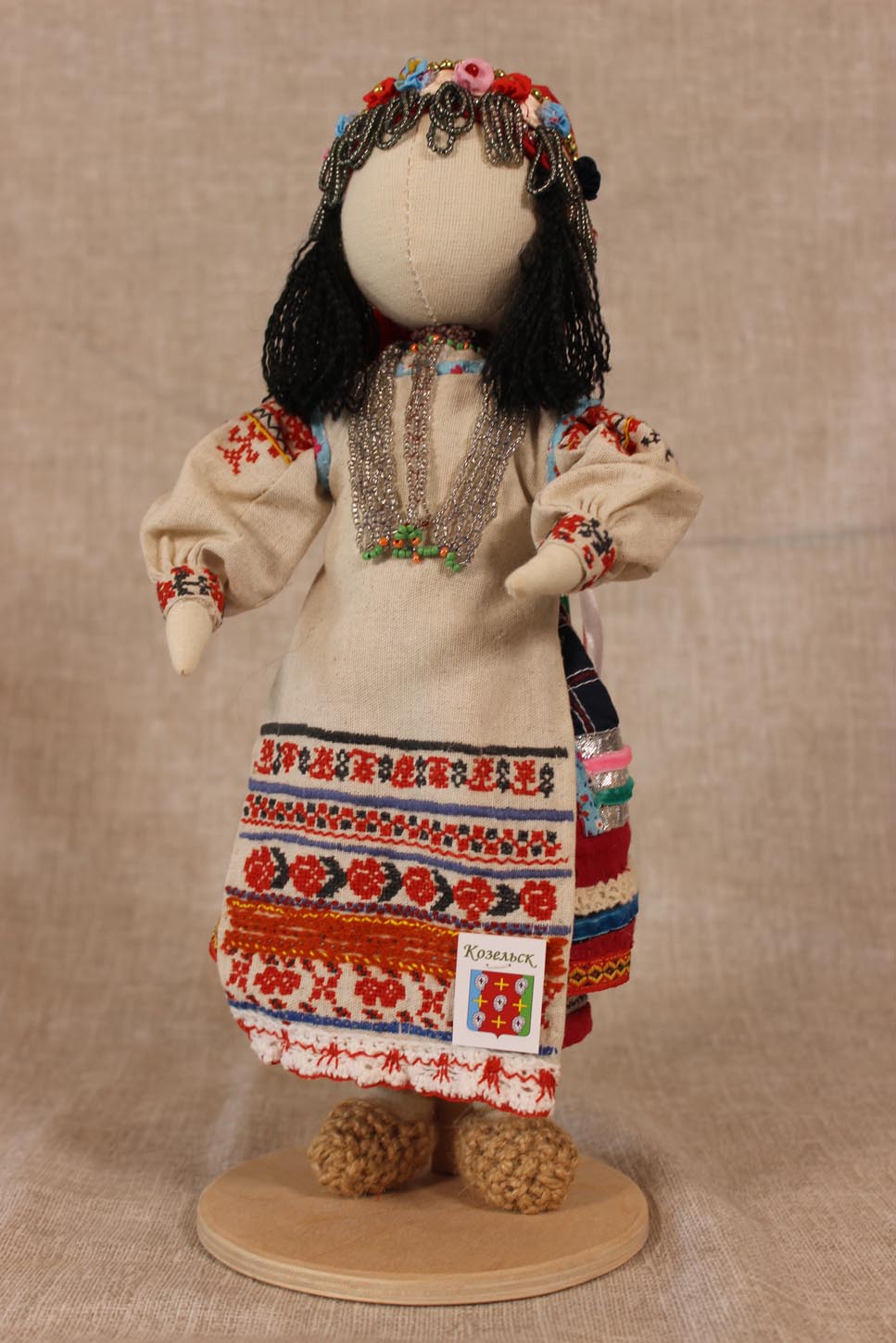 Кукла в праздничном костюме Козельского района.